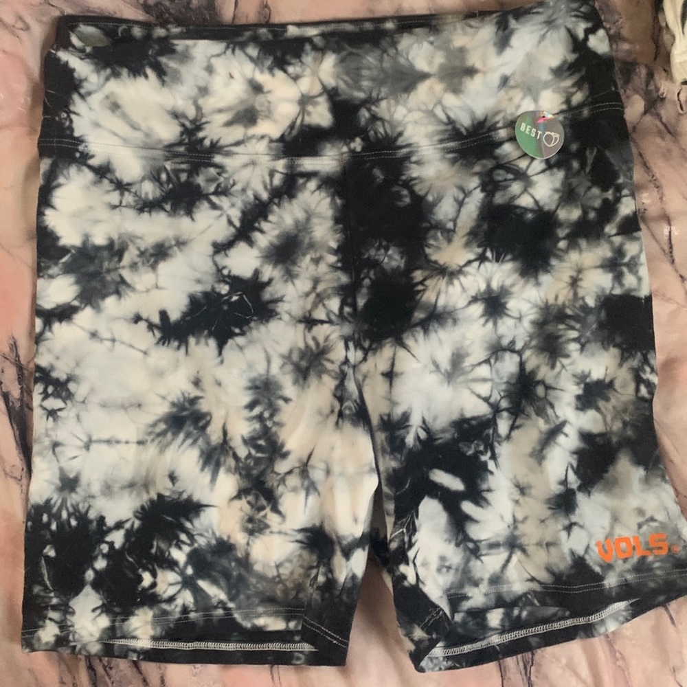 Pink vols biker shorts